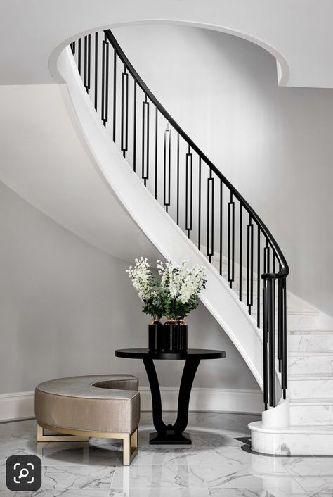 درابزين السلم, درج السلم, Tennessee House, Luxury Staircase, Staircase Design Modern, Staircase Railing Design, Iron Stair Railing, Stair Railing Design, Stairway Design