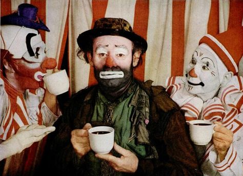 Emmett Kelly Clown, Ringling Brothers Circus, Famous Clowns, Pt Barnum, Emmett Kelly, Michael Myers Mask, Barnum Bailey Circus, Ringling Brothers, Star Trek Characters