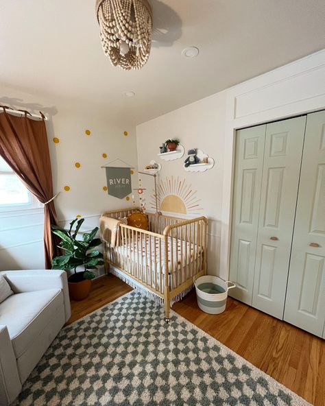 Cozy sunshine nursery Neutral Colorful Nursery, Simple Colorful Nursery, Nursery Ideas Rust Color, Crib In Corner, Nursery Sun Theme, Nursery Ideas Simple, Retro Nursery Ideas, Nursery Ideas Sunshine, Yellow Sunshine Nursery