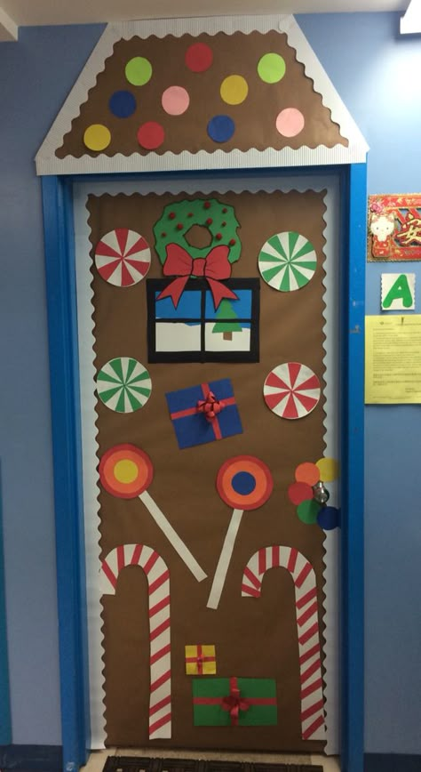 Gingerbread house Winter Door Decorations Classroom, Home Gel Nails, Classroom Door Decorating, Door Decorations Classroom Christmas, Holiday Door Decorations, Home Decor Ideas Bedroom, Classroom Christmas Decorations, Christmas Door Decorating Contest, Christmas Classroom Door