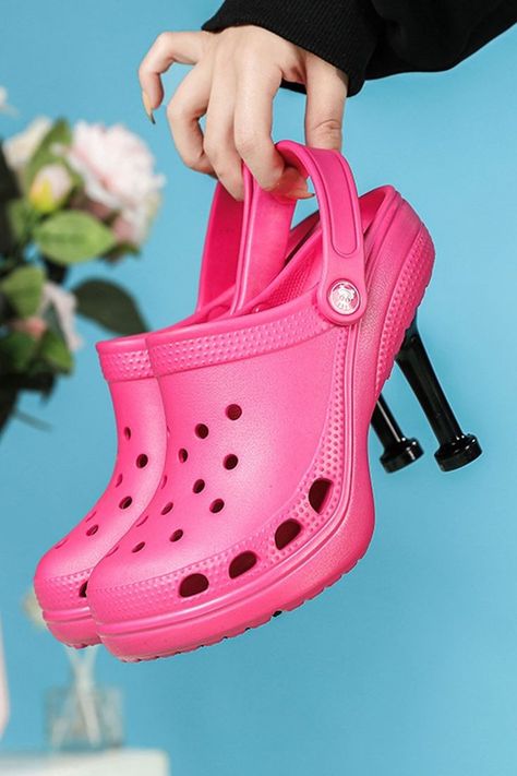 Croc Heels—How to Pull off These Iconic Shoes – Svelte Magazine High Heel Crocs, Croc Heels, High Heel Clogs, Crocs Fashion, Light Fashion, Y2k Summer Outfits, Fashion Decoration, Clog Heels, Trendy Summer Outfits