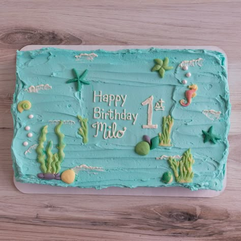 "Darling, it's better down where it's wetter. Under the sea!" Enjoy the depths of the ocean on dry land with this gluten-free birthday cake adorned with many of the ocean's wonders. Simple Under The Sea Cake, Ocean Sheet Cake, Under The Sea Sheet Cake, Underwater Theme Cake, Under The Sea Birthday Cake, Sea Birthday Cake, Ocean Birthday Cakes, Gluten Free Birthday Cake, Underwater Birthday