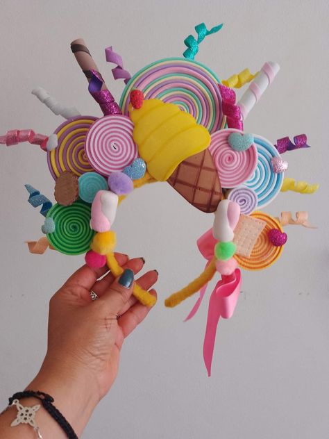 Candy Crown Diy, Candy Theme Outfit, Candyland Costume, Alice In Wonderland Fancy Dress, Candy Crown, Cheshire Cat Costume, Play Props, Headpiece Diy, Diy Crown