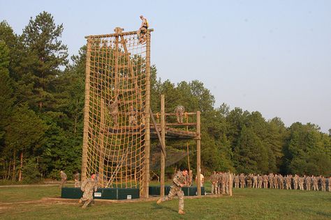 obstacle course playground Home Gym Obstacle Course, Spartan Obstacles Diy, Army Obstacle Course, Gym Class Obstacle Course, Spartan Obstacles, Jump Park, Zero Day, Backyard Obstacle Course, Spartan Race Obstacles