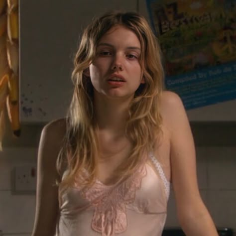 Cassie Skins, Hannah Murray, Skin Aesthetics, Manic Pixie Dream Girl, Skins Uk, Just Girly Things, Serie Tv, Pretty People, Sofia