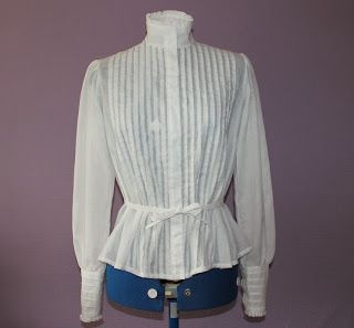 Edwardian blouse made of cotton gauze, based on the Folkwear Gibson Girl Blouse pattern, but heavily modified. Edwardian Shirtwaists, Edwardian Blouse Pattern, Edwardian Shirtwaist, Victorian Era Dresses, Edwardian Blouse, Lace Blouses, Dress History, Girl Sleeves, Edwardian Dress