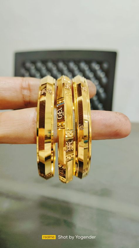 Gold Kada For Men Indian, Bangles Gold Design, Kada Bangles Gold Design, Gold Kada For Men, Man Gold Bracelet Design, Kada Bangles, Gold Kada, Sai Baba Hd Wallpaper, Delicate Gold Jewelry