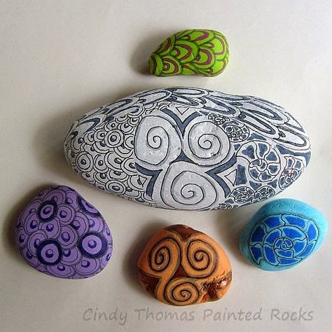 Painting Rock & Stone Animals, Nativity Sets & More: How to Paint Zentangle Patterns on Rocks and Stone... Rocks Crafts, Stone Animals, Stone Bird Baths, Rock Painting Tutorial, Painted Rocks Kids, Nativity Sets, Painted Rocks Craft, Rock Painting Ideas Easy, Rock Painting Patterns