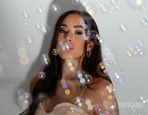 Photo Shoot With Bubbles, Bubbles Portrait Photography, Pictures With Bubbles Photo Shoot, Soap Bubbles Photoshoot, Bubble Machine Photoshoot, Bubble Wrap Photography, Bubbles Photoshoot Ideas, Photos With Bubbles, Bubble Photoshoot Ideas