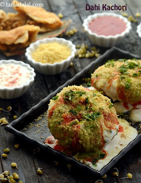 Khasta Kachori Recipes, Kachori Chaat, Misal Pav Recipes, Chat Recipes, Khasta Kachori, Misal Pav, Kachori Recipe, Chats Recipe, Pav Recipe