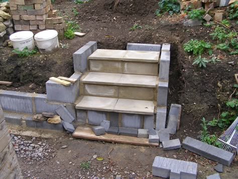 Cinder block with paver on top.                                                                                                                                                                                 More Patio Steps, Cinder Blocks, Cement Blocks, Garden Stairs, Outdoor Steps, Sloped Garden, Garden Steps, Outdoor Stairs, Concrete Steps