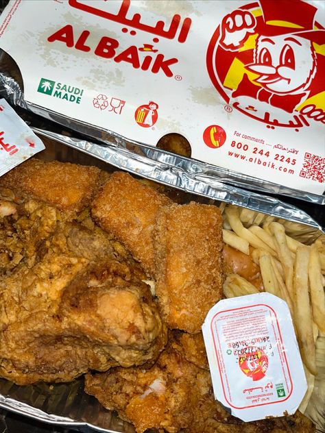 Al Baik Chicken, Albaik Chicken, Chicken Snap, Chicken Aesthetic, Wow Video, Food Diary, Online Food, Fried Chicken, Sewing Tutorials