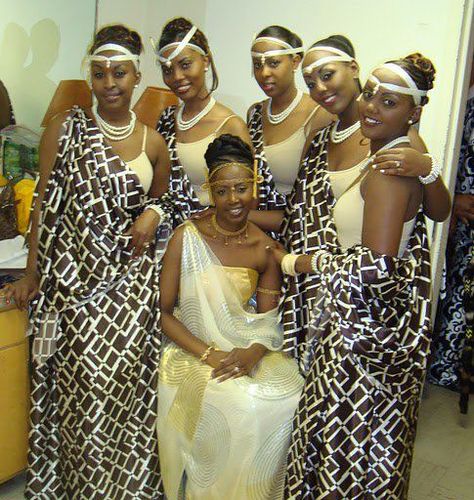 Rwandan bride and bridemaids. Latest African Fashion, African Prints, African fashion styles, African clothing, Nigerian style, Ghanaian fashion, African women dresses, African Bags, African shoes, Nigerian fashion, Ankara, Aso okè, Kenté, brocade etc ~DK Mushanana Designs, Hairstyle For Black Women, African Weddings, African Wedding Attire, African Bride, Traditional Wedding Attire, African American Weddings, Ghanaian Fashion, Afrikaanse Mode