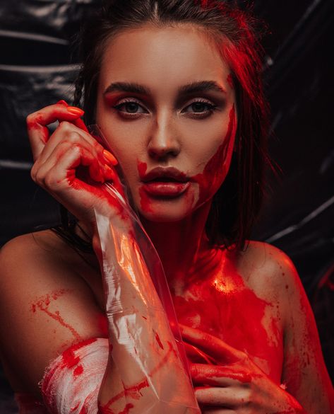 Knife Photoshoot Ideas, Saran Wrap Photoshoot, Horror Movie Photoshoot Ideas, Man Eater Photoshoot, Wrath Photoshoot, Blood Bath Photography Tubs, Blood Photo Shoot Halloween, Horror Editorial, Creative Self Portrait Photography Ideas At Home