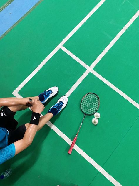 Badminton Court Wallpaper, Badminton Aesthetic Boy, Badminton Racket Aesthetic, Badminton Snap, Badminton Court Aesthetic, Badminton Photoshoot, Sport Moodboard, Badminton Smash, Badminton Aesthetic