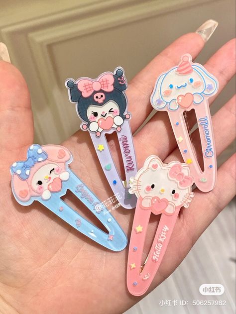 Hello Kitty Hair Clips, Hello Kitty Hair, Kawaii Hair Clips, Hello Kitty Keychain, Kawaii Cooking, Best Filters For Instagram, Hello Kit, Kawaii Hairstyles, Kawaii Accessories