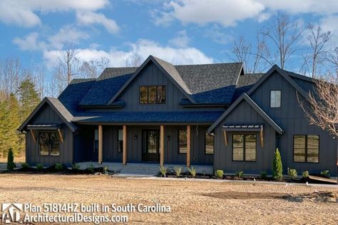 All Black Exterior House Modern, Craftsman Ranch Farmhouse, Black House With Cedar Accents, Black Siding, Farmhouse Exterior Ideas, Dream Building, Diy Farmhouse Ideas, Black Houses, Dream Farmhouse