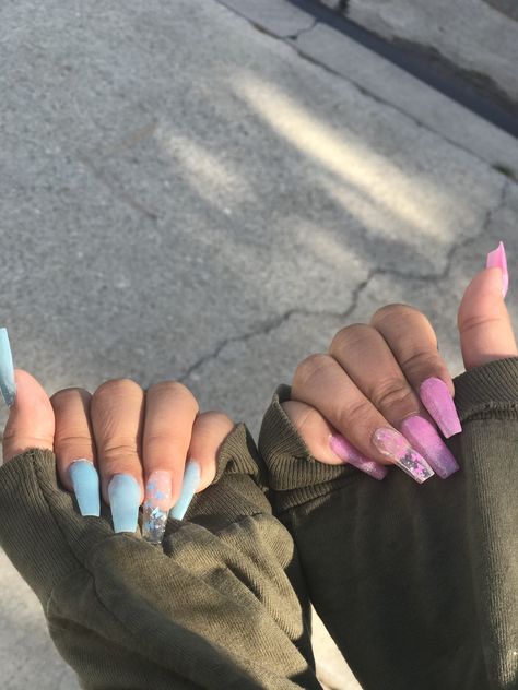 Pink Snd Blue Nails Acrylic, Matching Nails With Your Best Friend, Half Pink Half Blue Nails, One Hand Pink And One Hand Blue Nails, Bestie Nail Ideas, Both Hands Different Color Nails, Matching Acrylic Nails With Best Friend, Gender Nails Ideas, Bsf Nails Matching