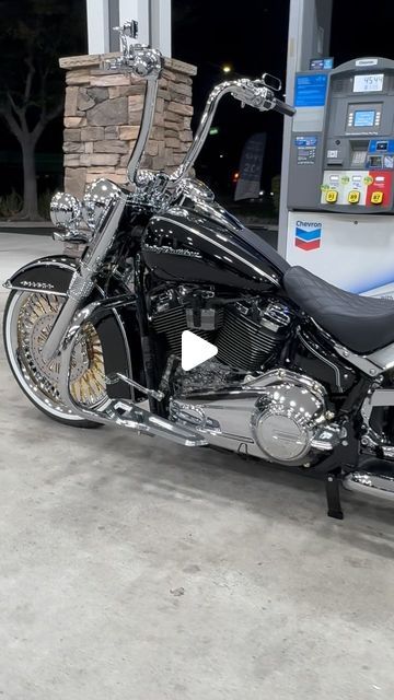 Long Beach CUSTOM Baggers on Instagram: "🛑 1 of 6 IMAGES 

🇨🇦 KEVIN LYONS 🫡
@kevin_lyons_kl 

✔️ Softail Deluxe 

📍 Long Beach Custom Baggers" Kevin Lyons, Softail Bobber, Cycling City, Softail Custom, Custom Baggers, Softail Deluxe, Sin City, Long Beach, Old School