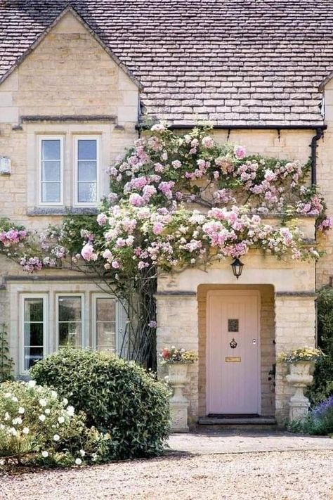 House With Flowers, Cotswolds Cottage, Cottage Exterior, Casa Exterior, Dream Cottage, English Country House, English Cottage, Dream House Exterior, Garden Cottage