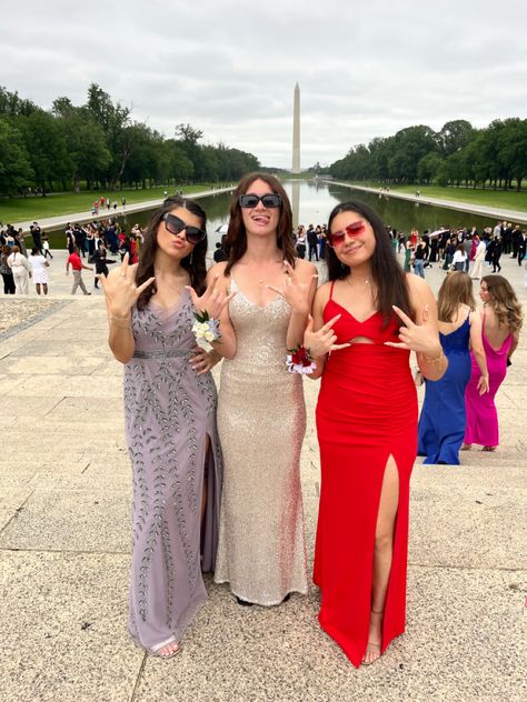 Prom Poses With Sunglasses, Funny Prom Poses Friends, Prom Sunglasses, School Dance Pictures, Funny Prom, Prom 23, Sadie Hawkins, Prom Picture Poses, Prom Picture