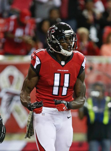 Julio Jones Falcons, Football Motivation, Julio Jones, Football Pics, American Football League, Nfl Photos, Wall Papers, Locker Room, Football Pictures