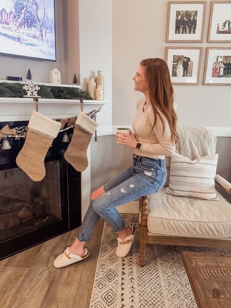 Fuzzy Mules Outfit, Sherpa Birkenstock Outfit, Fuzzy Birkenstocks Outfit, Potato Shoes Outfit, Mules Outfit Winter, Birkenstock Mules Outfit, Fuzzy Birkenstocks, Summer Outfit Ideas 2023, Southern Preppy Style