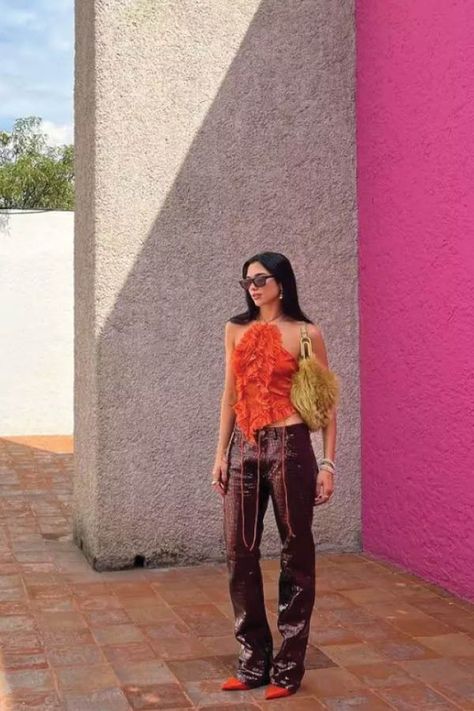 Orange Shoes Outfit, Orange Top Outfit, Halter Tops Outfit, Fancy Fits, Outfits For Mexico, Street Style Aesthetic, Girl Fashion Style, Orange Outfit, City Outfits