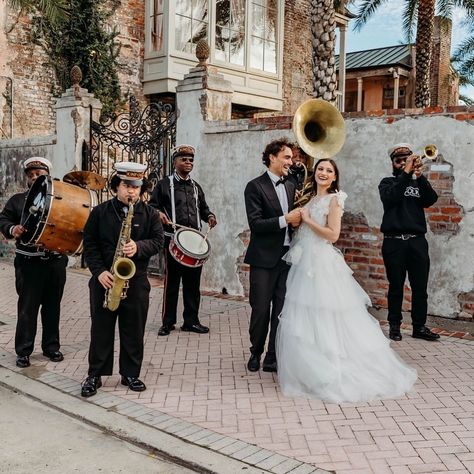 It wouldn’t be a New Orleans wedding without a second line, an iconic venue, and a colorful floral parasol!! ⠀⠀⠀⠀⠀⠀⠀⠀⠀ If you’re looking for a destination wedding location, New Orleans should be on your list! New Orleans has definitely a special place in my heart and one of my favorite places to visit! Second Line Wedding, New Orleans Second Line, Wedding New Orleans, New Orleans Wedding Photos, New Orleans Elopement Tree Of Life, New Orleans Wedding Second Line, Wedding Venue New Orleans, Nola Wedding, Vow Renewal Ceremony