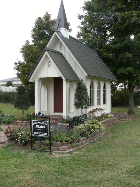 I'd like there to be a small chapel next to the mission house. This would be a place specifically for the missionaries to have time of prayer and devotion. Tiny Churches, Small Chapels, Chapel In The Woods, Small Chapel, Cullman Alabama, Chapel Ideas, Mission House, Abandoned Churches, Houses Of The Holy