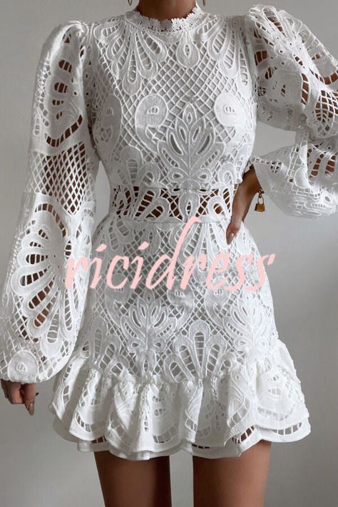 Short lace wedding dress