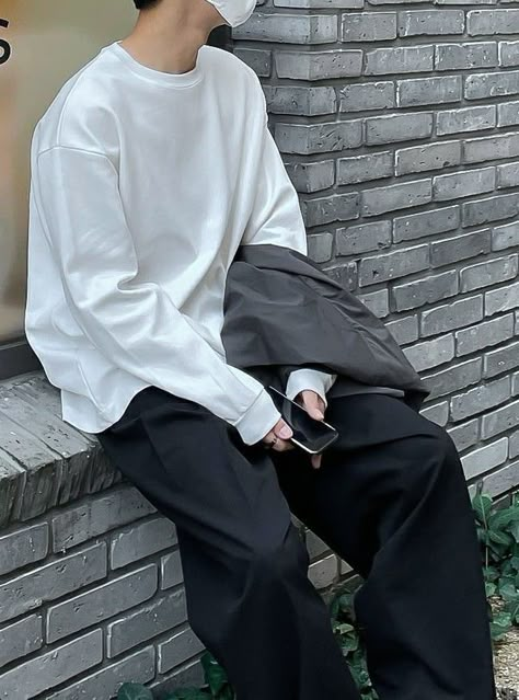 Baggy Long Sleeve Shirts, Crewneck Outfit Men, Korean Outfits Ideas, Baggy Long Sleeve, Korean Street Fashion Men, Mens Smart Casual Outfits, Aesthetic Outfits Men, Streetwear Inspo, Style Outfits Men