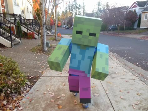 Minecraft Zombie Costume, Minecraft Halloween Costume, Zombie Costume Kids, Minecraft Zombie, Minecraft Costumes, Diy Minecraft, Book Week Costume, Minecraft Birthday Party, Halloween 2013