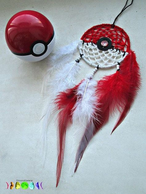 Pikachu Pokeball, Atrapasueños Diy, Diy Dream Catcher Tutorial, Pokemon Room, Dream Catcher Tutorial, Daydream Believer, Disney Room Decor, Dream Catcher Decor, Dream Catcher Art