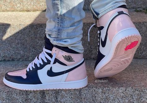 Jordan 1 Bubble Gum Outfit, Air Jordan Bubble Gum, Bubble Gum Outfit, Jordan 1 High Atmosphere, Bball Shoes, Sneaker Closet, Nike Force 1, Sneakers Jordans, All Nike Shoes