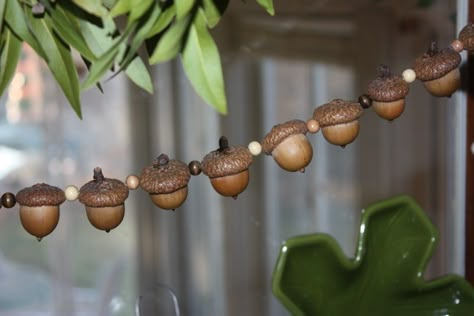 OR drill through the acorn from top to bottom and use a red wooden bead in between each acorn. Acorn Garland, Jul Diy, Big Christmas Tree, Fall Acorns, Acorn Crafts, Handmade Charlotte, Thanksgiving Decorations Diy, Deco Nature, Cones Crafts