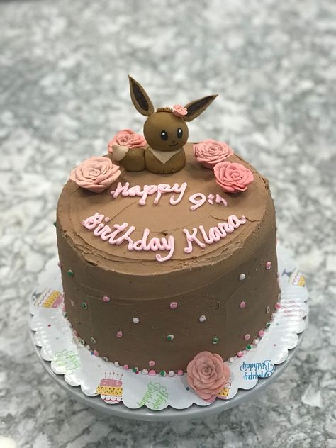 Eevee cake Pokémon cake Eevee Pokemon Cake, Evee Pokemon Cake, Evee Cake Ideas, Eevee Cake Ideas, Eevee Party, Eeveelution Cake, Eevee Birthday Cake, Pokemon Evee Birthday Cake, Girly Pokemon Cake