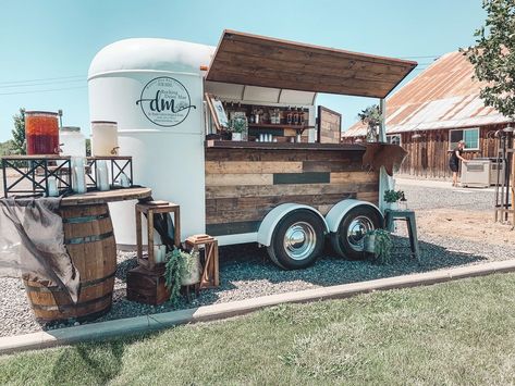 Bar Trailers and Bartending Rustic Backdrops, Horse Box Conversion, Rustic Industrial Furniture, Mobile Cocktail Bar, Bar On Wheels, Soda Bar, Mobile Coffee Shop, Coffee Trailer, Travel Bar