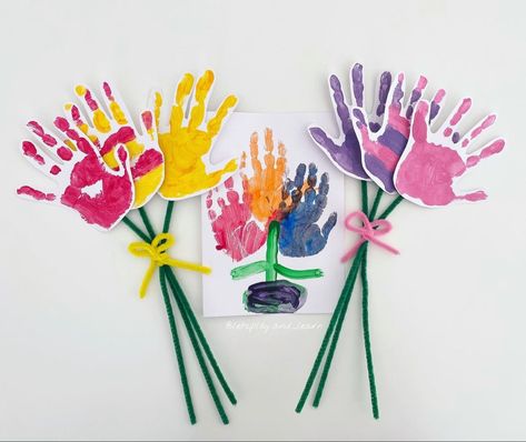 Art Crafts For Kids, Handprint Flowers, Mothers Day Crafts Preschool, Mother's Day Art, Mother's Day Crafts For Kids, Spring Toddler Crafts, Mothers Day Cards Craft, Crafts For Kids Easy, Easy Mother's Day Crafts