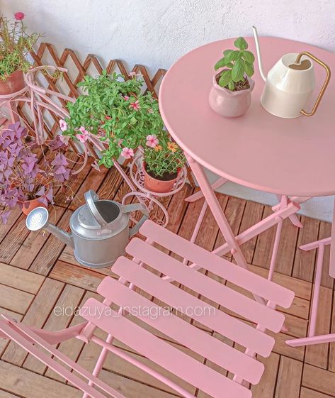 Pink And Green Balcony, Pink Balcony Aesthetic, Pink Garden Furniture, Pink Patio Ideas, Girly Patio Ideas, Girly Balcony Ideas, Pink Balcony Decor, Coquette Balcony, Pink Porch Decor