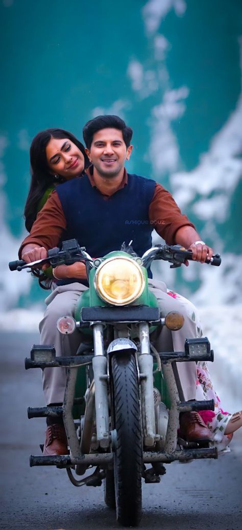 𝑫𝒒 & 𝑴𝒓𝒖𝒏𝒂𝒍 𝒕𝒉𝒂𝒌𝒖𝒓 𝑪𝒐𝒎𝒃𝒐💕 Sita Ramam Movie Hd Wallpaper, Seetharaman Movie Images, Bollywood Couple Pic Hd, Dulquer And Mrunal, Sita Ram Hd Wallpaper Movie, Sita Ramam Film Images Hd, Sitaramam Movie Images, Sita Raman Photos, Sitaramam Movie Hd Pictures