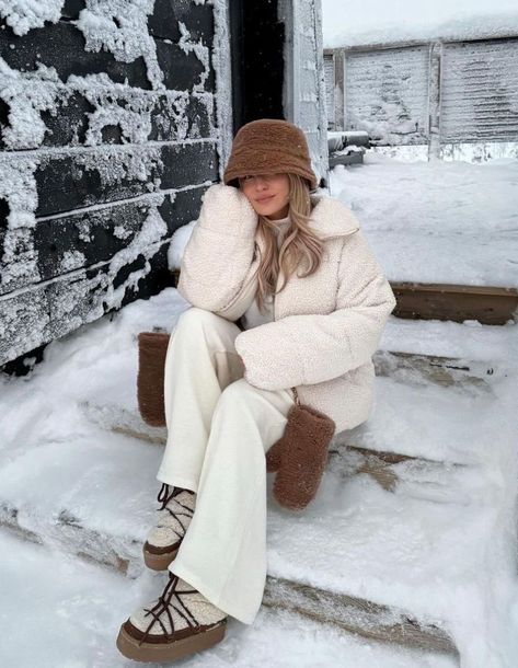 Winter outfit, winter outfit idea, all white winter outfit All White Winter Outfit, Freya Killin, Formal Outfit Ideas, Teens Outfits, Cold Weather Attire, Winter Vacation Outfits, Outfits With Gloves, Cute Winter Outfit, Winter Style Guide