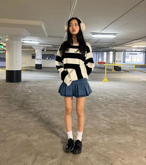 tracy sohn Saranghoe Tracy Fits, Tracy Outfits, Tracy Sohn, Korean Fashion Jeans, Jean Skirt Outfits, Blue Jean Outfits, Honeymoon Phase, Casual Day Outfits, Cute Outfits For School