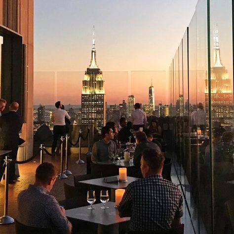 If you didn't gram it, were you really there? We all love photogenic spots so here are the 16 Most Instagrammable Restaurants in NYC! Rooftop Lighting, Instagrammable Restaurants, Soho House Barcelona, Restaurants In Nyc, Ny Restaurants, Nyc Rooftop, Nyc Bars, New York Winter, Ny Trip