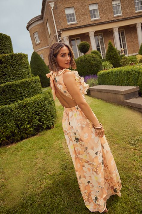 FRANKIE Bridge has launched a collection with high street favourite Oasis, and it’s so gorgeous. Oasis by Frankie is a gorgeous collection of fifty beautifully designed pieces and we’re going to have to stop ourselves buying the whole collection. Frankie worked closely with Oasis’ design and product teams to design her edit of “elevated tailoring […] Wedding Guest Outfits Uk, Wedding Guest Dresses Uk, Frankie Bridge, Pool Party Wear, Spring Wedding Guest, Spring Wedding Guest Dress, Maxi Dress Collection, Maxi Dress Wedding Guest, Oasis Dress