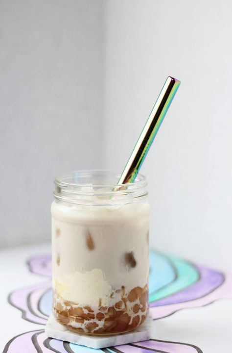 This isn't your typical cup of tea - it's a hojicha milk tea, doctored up with plenty of creamy custard, chewy brown sugar boba and crispy toffee bits! Milk Tea With Boba, Summer Drinks Nonalcoholic, Milk Toffee, Brown Sugar Boba, Boba Tea Recipe, Cafe Drinks, Cream Brulee, Milk Tea Recipes, Brulee Recipe