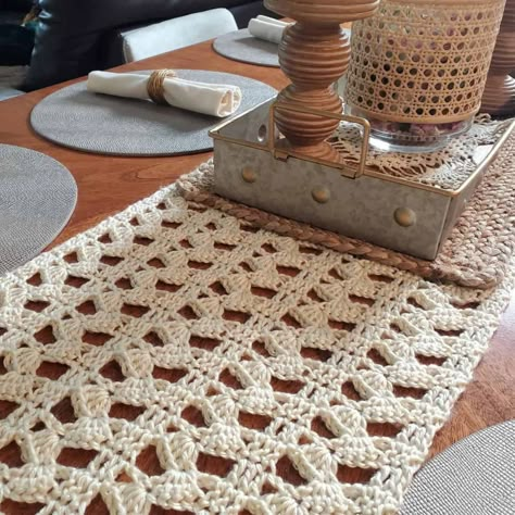 Crochet Table Runner Diagram, Furls Crochet, Sunflower Table Runner, Table Runner Diy, Crochet Tablecloth Pattern, Crochet Table Runner Pattern, Crochet Terms, Crochet Table, Holiday Table Decorations