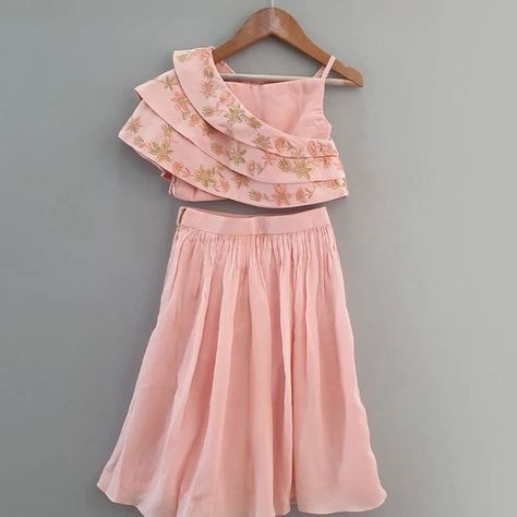 Peach-me-up indo western set adorned with intricate embroidery for little ones! Worldwide shipping Kids Indo Western Outfits, Indo Western Dress For Girls, Indian Dresses For Kids, Girls Lehenga, Crop Tops For Kids, Western Dresses For Girl, Kids Fashion Show, Embroidered Cape, Frocks Design