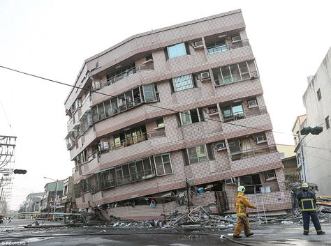 While several apartment buildings in Tainan were reportedly damaged, rescue efforts are now solely focused on the 17-storey building Collapsed Building, Majestic Nature, Construction Fails, Dark Stories, Apartment Buildings, Civil Engineer, Tainan, Old Building, Civil Engineering