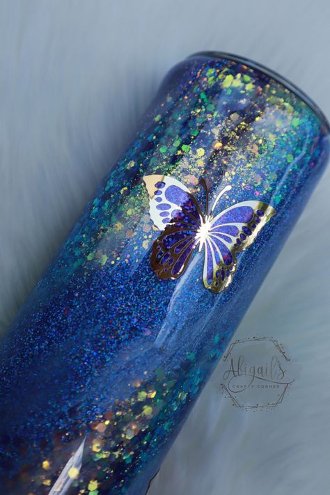 Butterfly Resin Tumbler, Butterfly Epoxy Tumbler, Butterfly Tumbler Ideas, Milky Way Tumbler, Tumbler Cups Personalized, Tumbler Cups Diy, Resin Projects, Diy Resin Crafts, Diy Resin